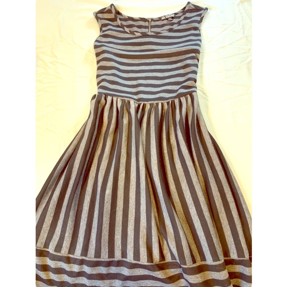 Gray striped dress - Picture 1 of 2